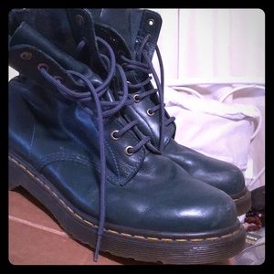 EUC Doc Martens Pascal boot Peacock color